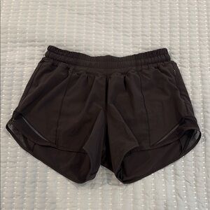 Lululemon Hotty Hot Low-Rise Lined
Short 4"
